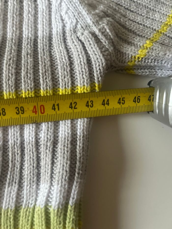 Pull à col rond TRÈS BON ÉTAT pour femme taille 36 couleurs gris et jaune - photo numéro 10