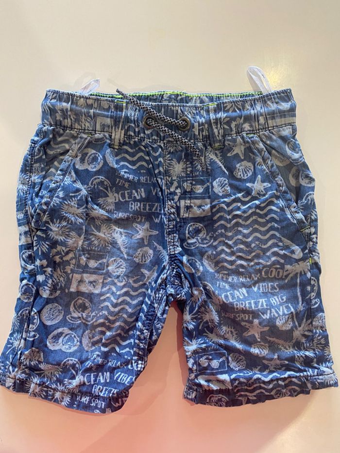 Short à motifs
