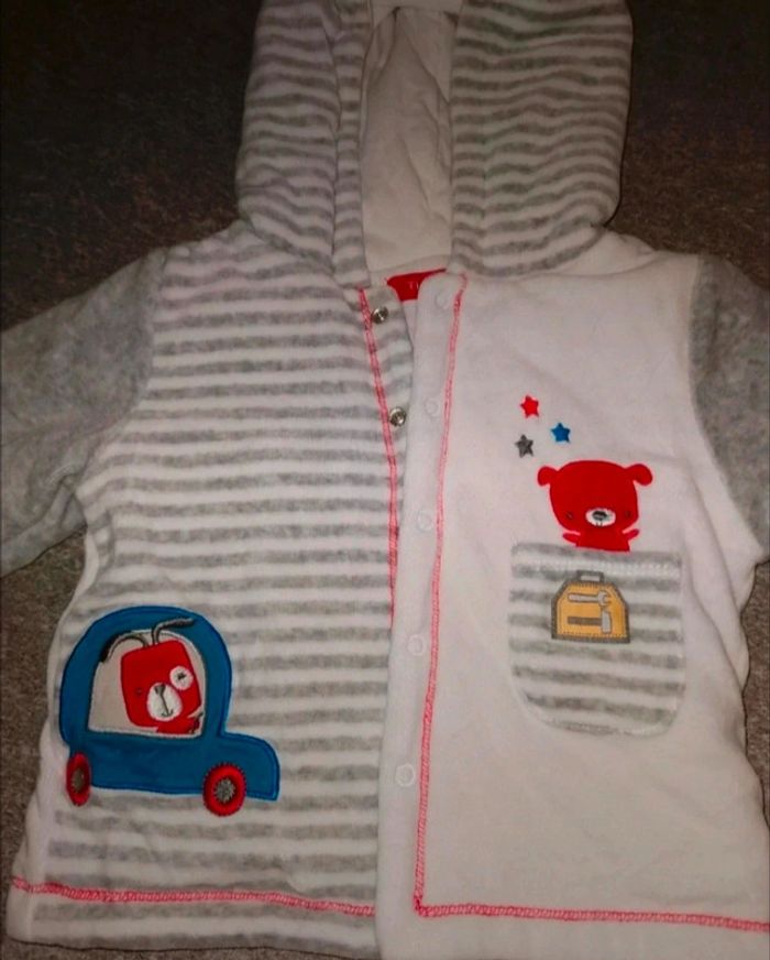 Veste à capuche bébé garçon 12 mois NEUVE - photo numéro 2