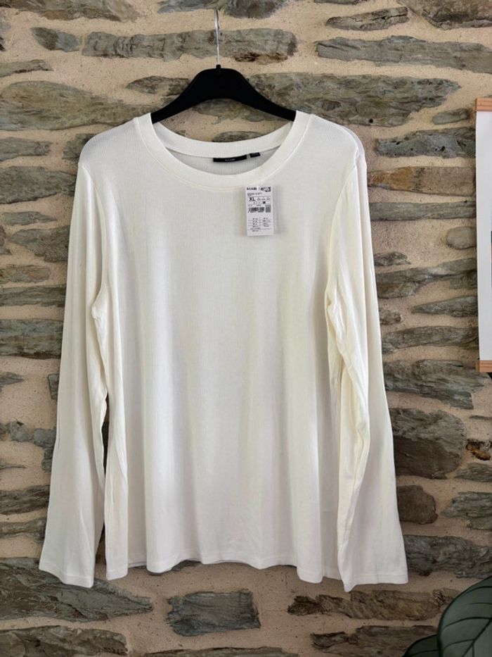 Petit pull fin taille XL neuf avec étiquette