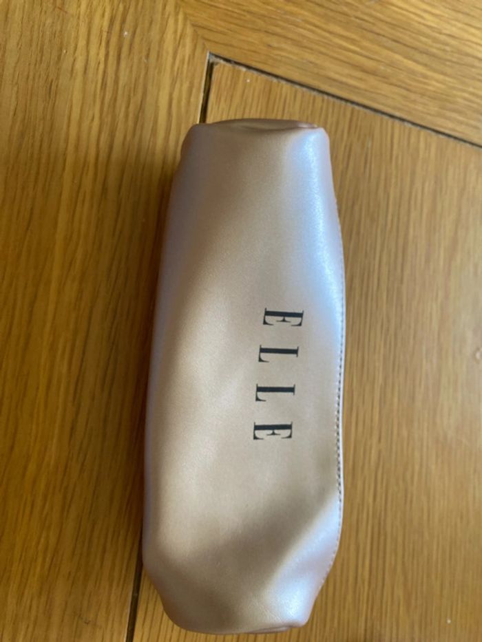 Trousse ELLE 17 cm longueur 7 cm hauteur