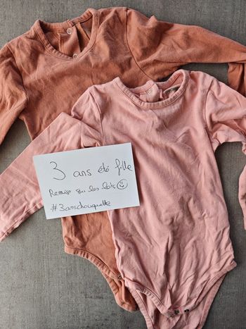 Lot 2 bodys filles manches longues