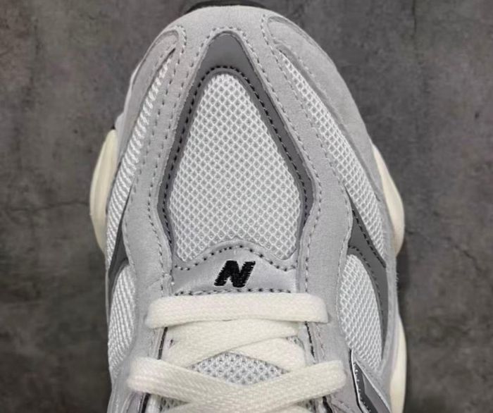 New Balance NB 9060 taille 44 - photo numéro 4