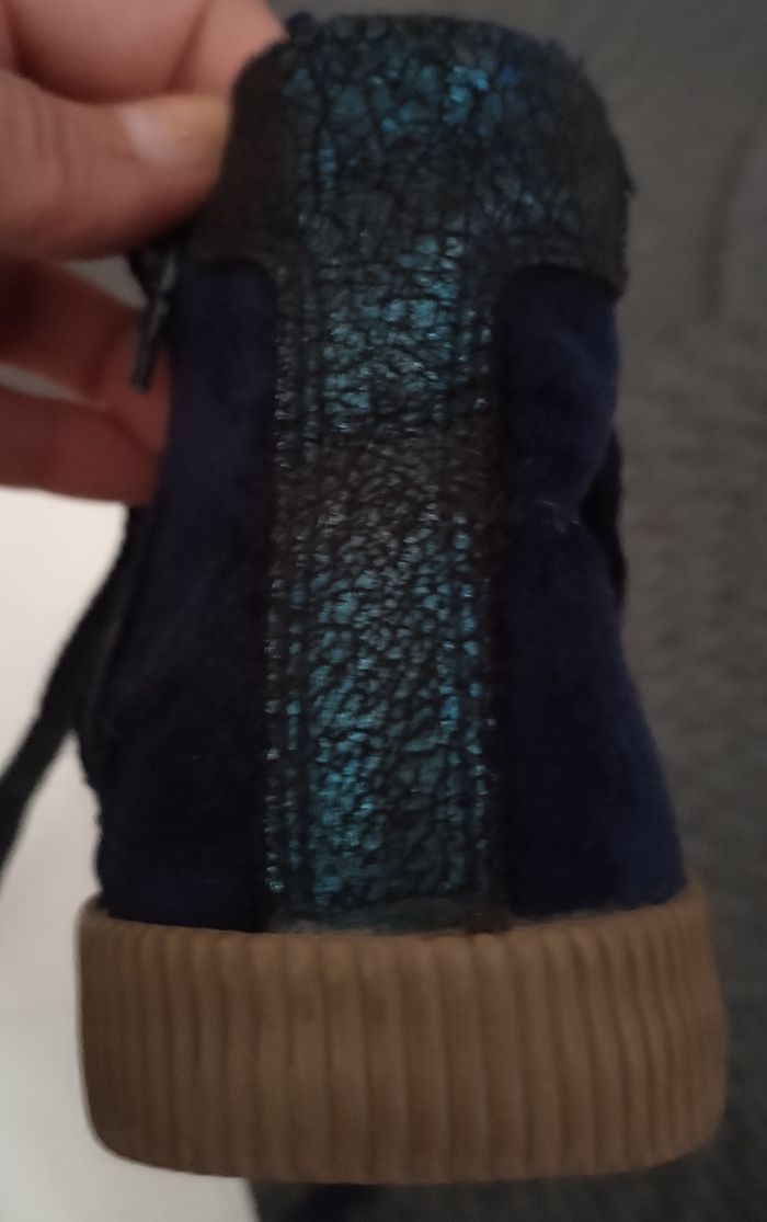 Très jolies chaussures avec lacets pailleté "Kiabi" très peu portées - photo numéro 4