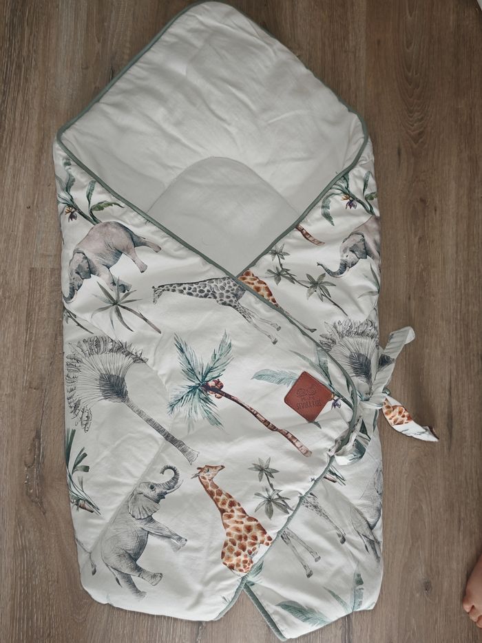 Couverture d'emmaillotage safari
