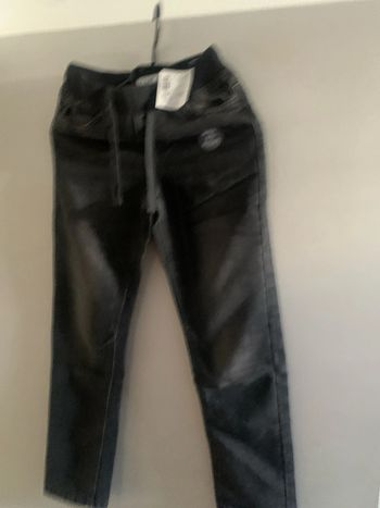 Jeans neuf 10 ans la halle