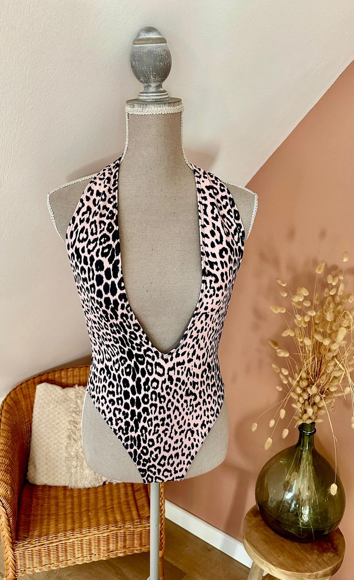 🤍 Maillot de bain une pièce léopard rose SHEIN taille M 🤍