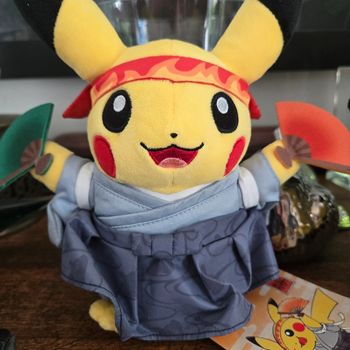 Peluche Pikachu exclu Pokémon Center direct du Japon