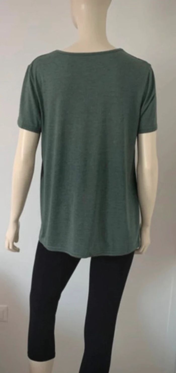 Top teeshirt vert avec boutons devant manches courtes taille L ou 40/42 - photo numéro 3