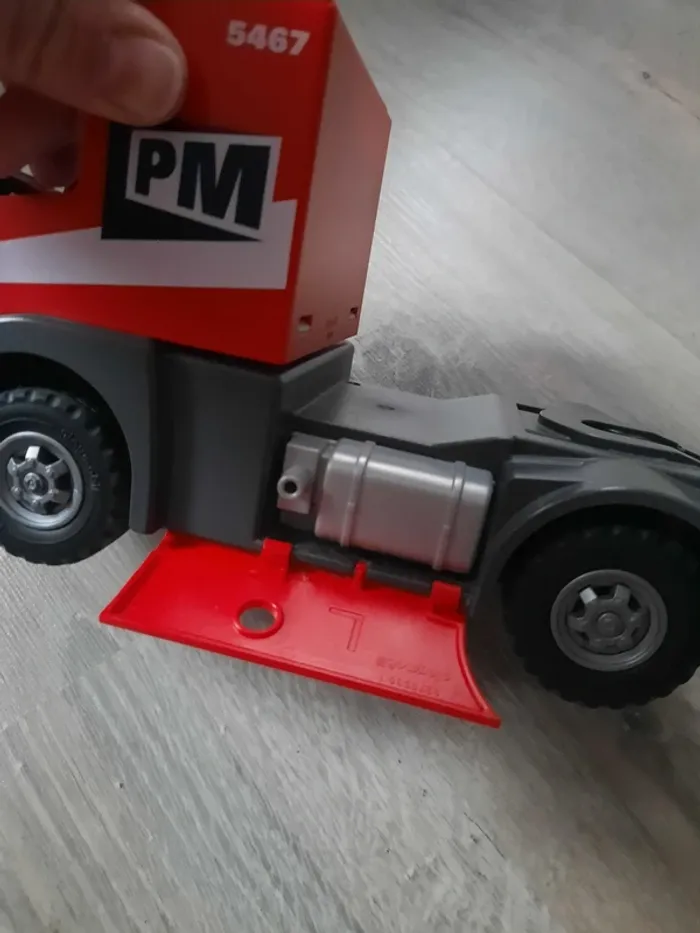 Tracteur routier avec grande remorque 'city action' - photo numéro 5