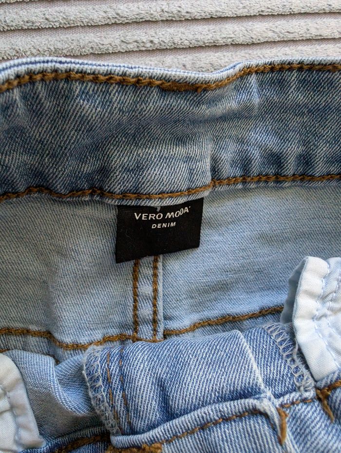Mini jupe en jean clair - photo numéro 2