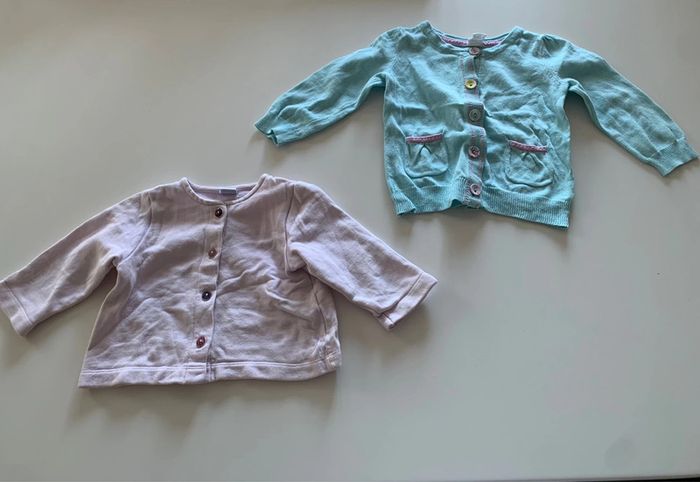 Lot 2  gilets 18 mois
