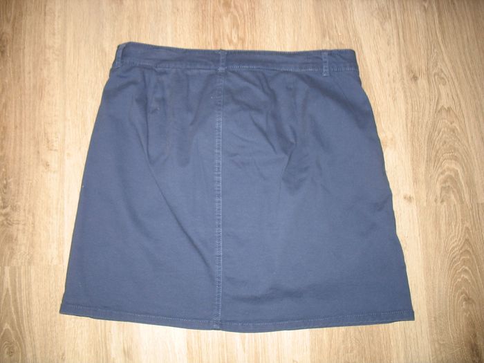 JUPE COURTE BLEU MARINE "IN EXTENSO" - TAILLE 42 - n°02 - photo numéro 2