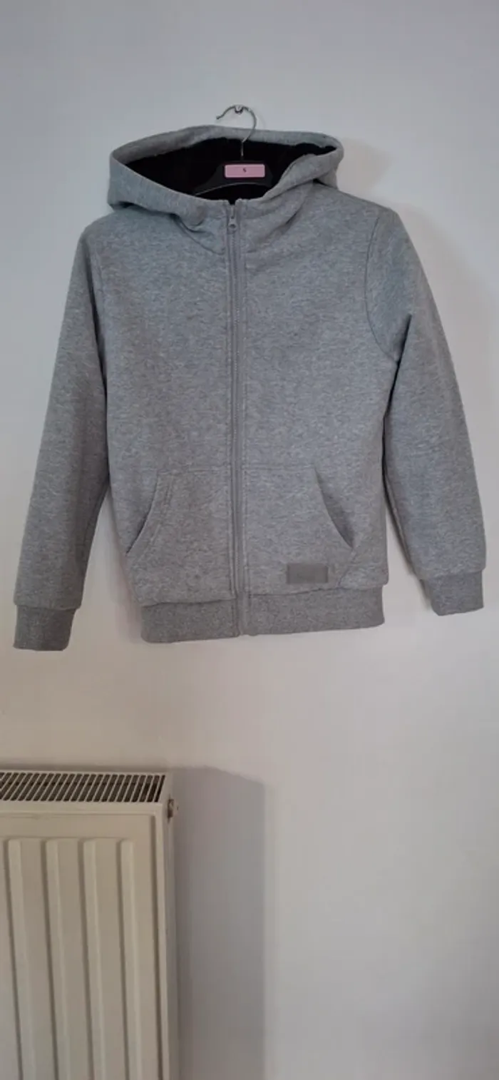 Veste polaire à capuche gris – La Halle – Enfant XS 156 cm