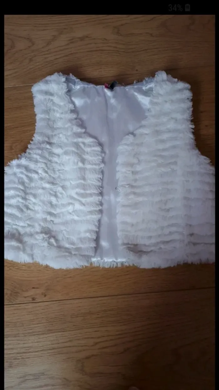 Gilet à poil sans manche type boléro