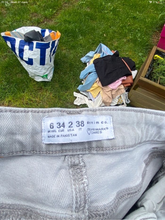 Jeans trouée - photo numéro 3