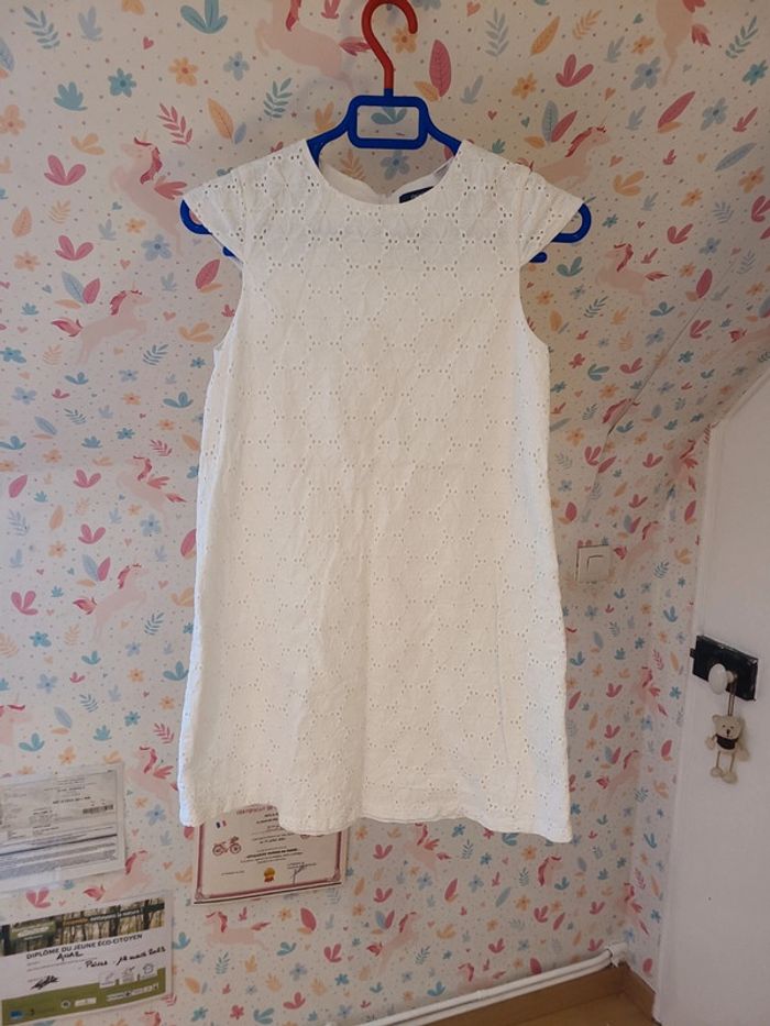 Robe blanche fleurie