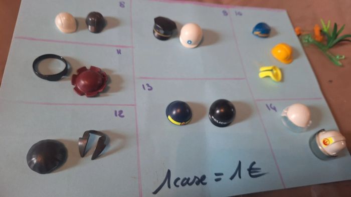 Gros lot de chapeau playmobil - photo numéro 3
