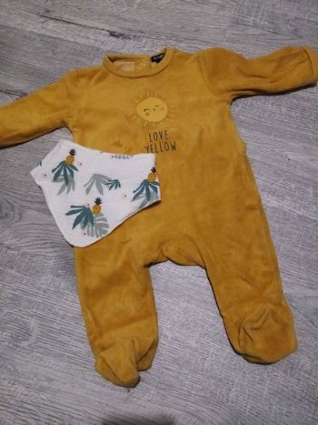 Pyjama et bavoir 3 mois