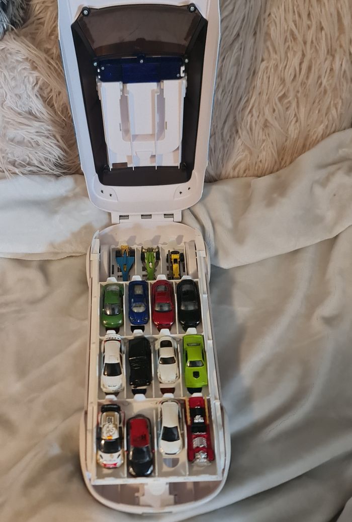 Voiture coffret Police majorette comprenant 23 voitures garées dedans. - photo numéro 5