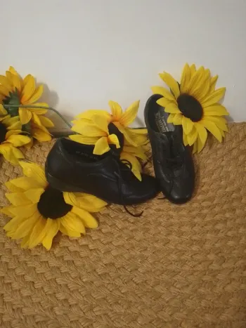 chaussure cuir véritable et semelle caoutchouc absorbeur de choc - Mephisto taille 4 (37)