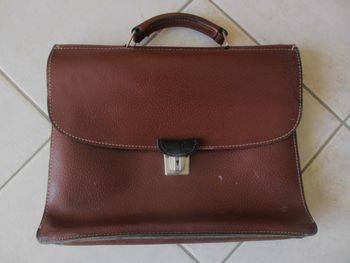 Sacoche marron Grain Pécari en croûte de cuir de vache avec poignée de transport
