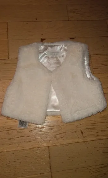 Veste sans manches fourrure blanche