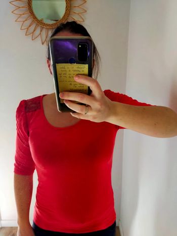 Tee short rouge dentelle sur le haut