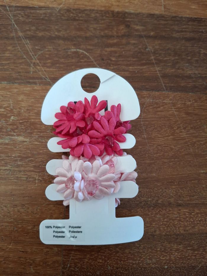 Lot de 3 accessoires pour les cheveux, 1 barrette avec 1 fleur rouge, 1 lot de 3 chouchou - photo numéro 3