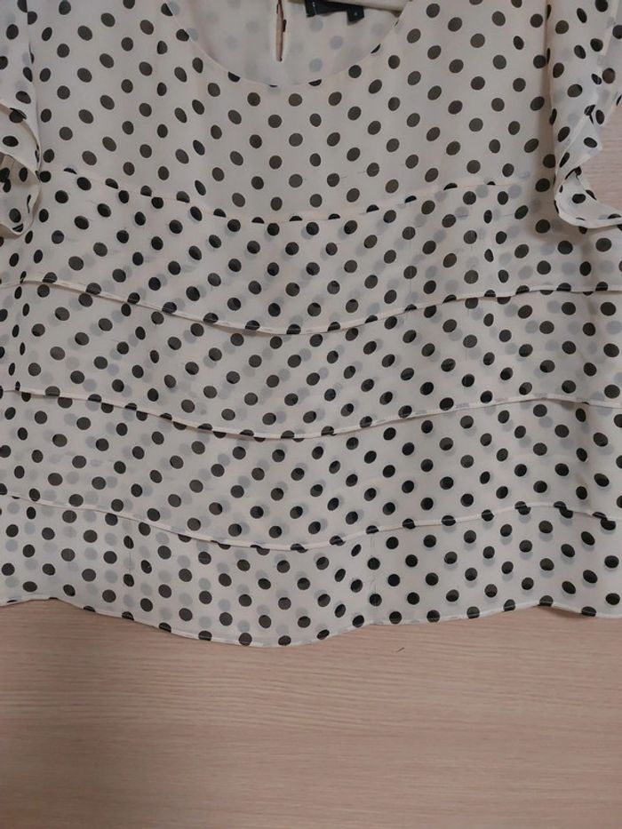 Tee-shirt beige a volant et pois noir - photo numéro 2