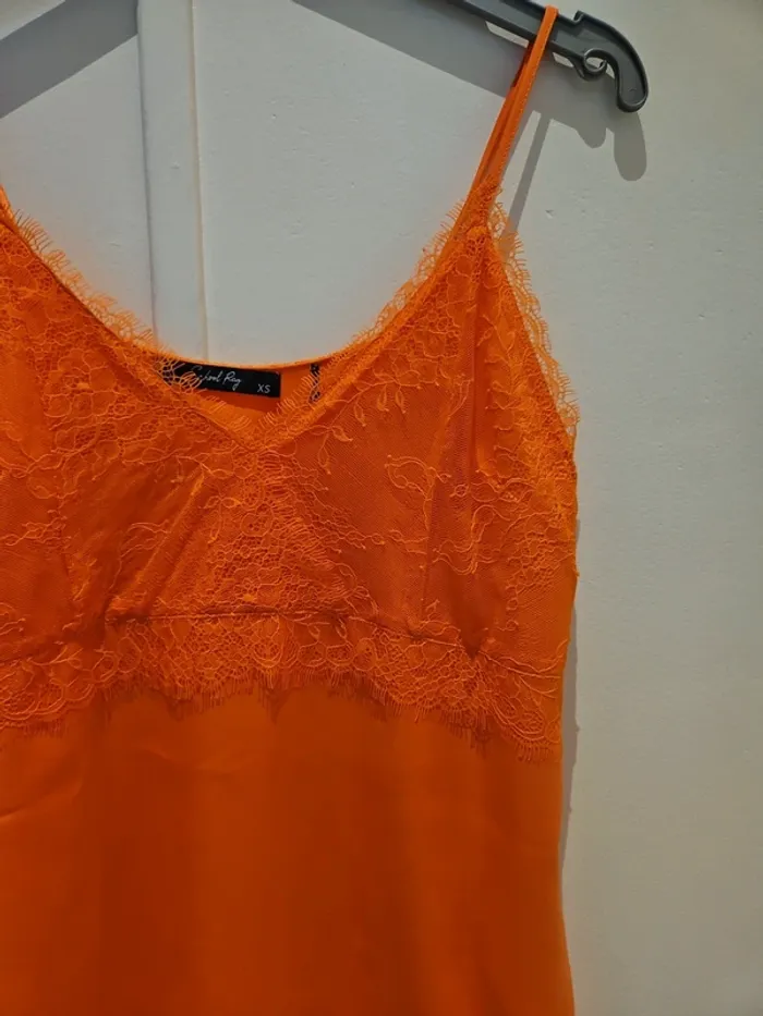 Débardeur en satin et dentelle - photo numéro 2