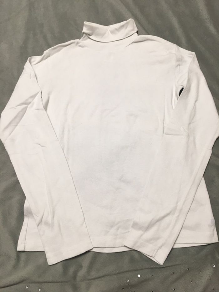 Col roulé blanc + un noir donné