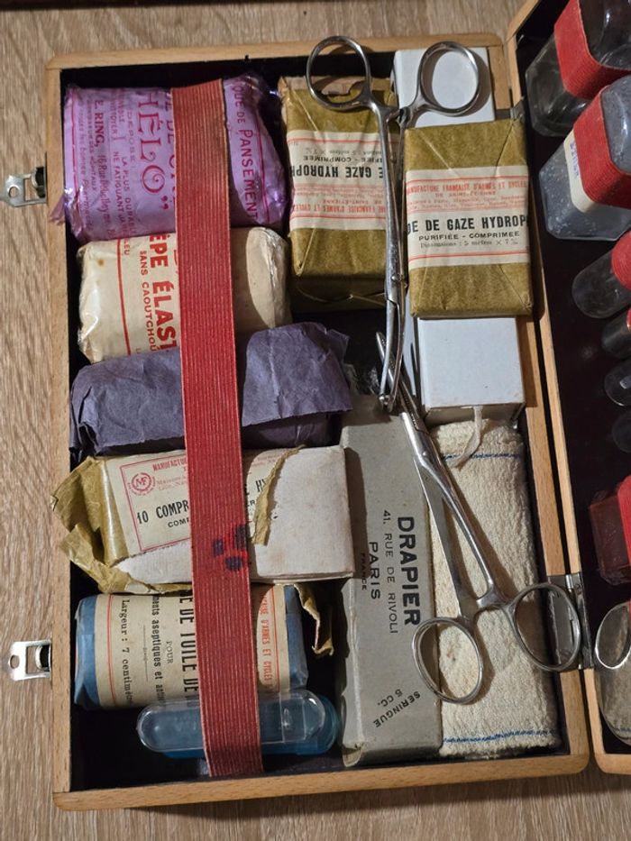 Valise / boîte pharmacie ancienne.  Collection - photo numéro 12