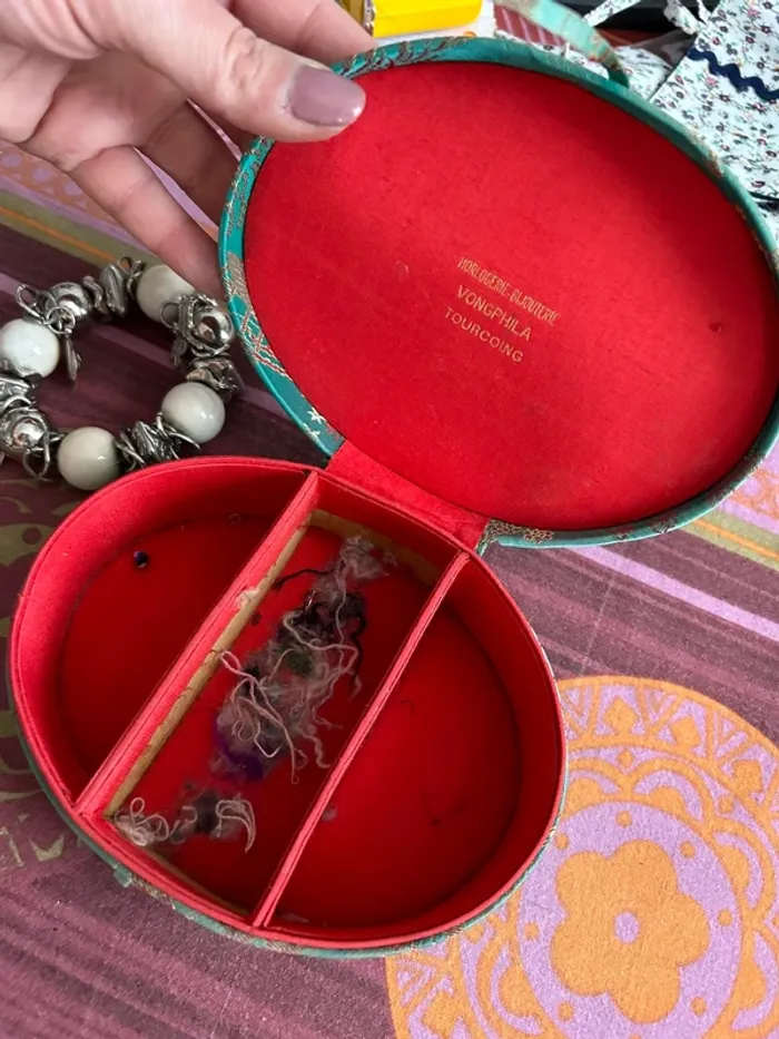 Lot de bijoux dans les tons blancs/argente avec sa boîte offerte - photo numéro 5
