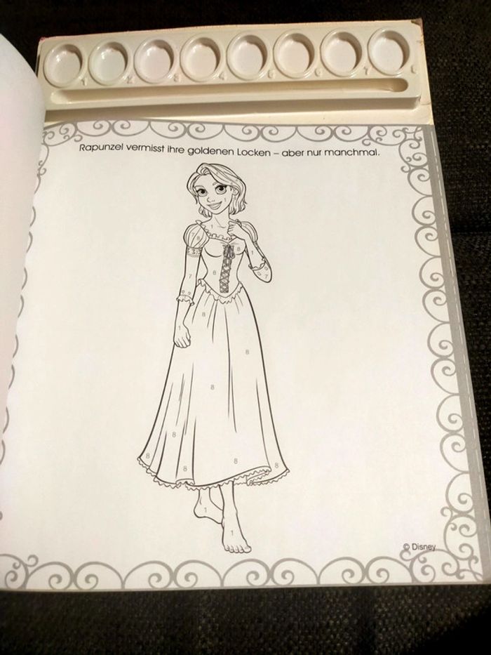 Livre de princesses a peindre ou colorier neuf - photo numéro 7