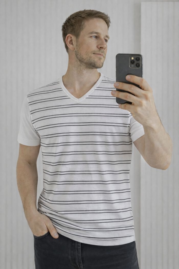 T-shirt blanc rayures col V taille L