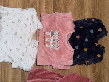 Vêtements, bébé fille 6 mois