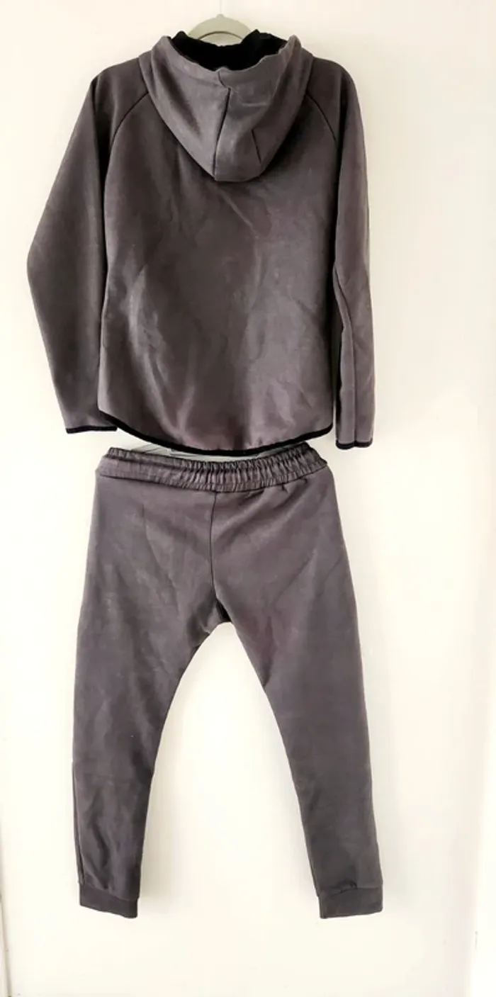 Ensemble survêtement gris – Taille M – Style sportswear doux et confortable - photo numéro 2
