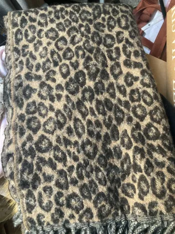Écharpe léopard sezane like