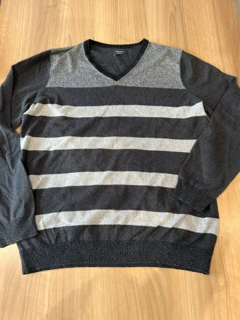 Pull gris à rayures taille L