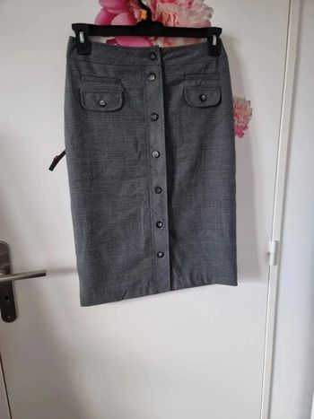 Jupe mi longue à boutons Caroll