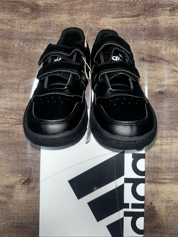 Baskets adidas neuf - photo numéro 2