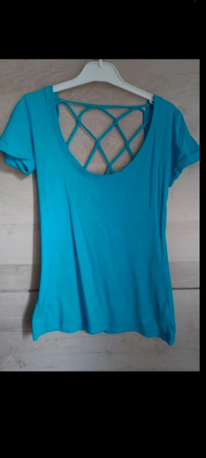 Très beau tee shirt femme original Taille 38 diaza italia