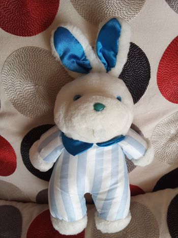 Doudou lapin Blanc et  bleu Pampers  bicolore rayé rayures peluche lapine lapereau  tête blanche peluche col bleu vintage ancien 1991  d'occasion  utilisé