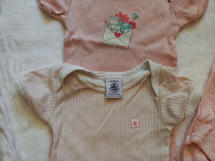 Lot de 4 bodies 3mois petit bateau manche courte - photo numéro 4