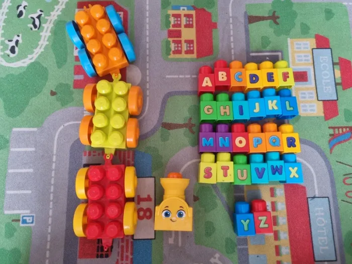 Train cubes alphabet