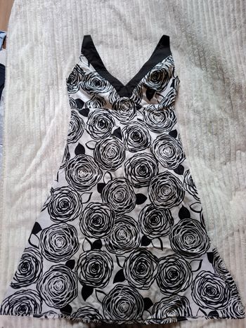 Robe noire et blanche 