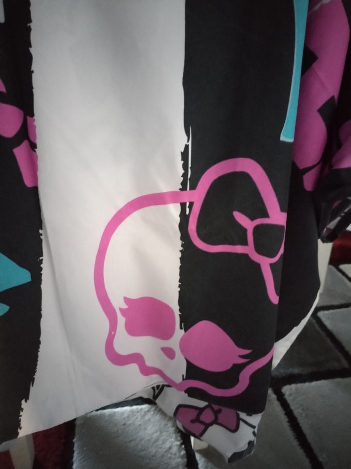 Très beau ensemble housse de couette et une taie d'oreiller assortie  "Monster high" - photo numéro 2