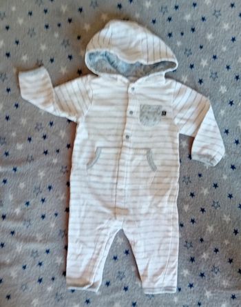 Combinaison Cadet Rousselle taille 6 mois en très bon état