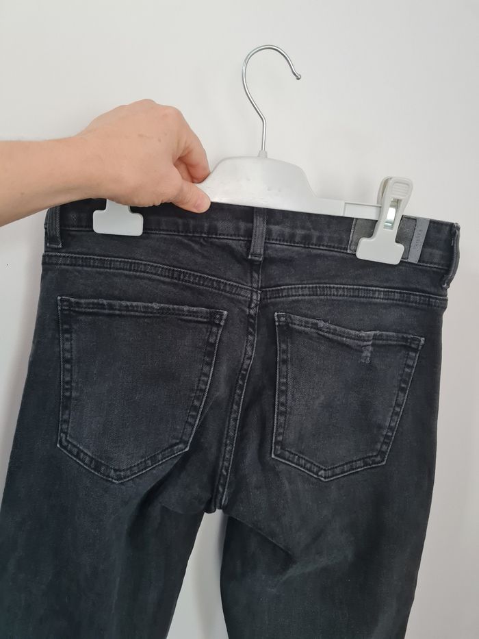 Jean noir déchiré - photo numéro 7